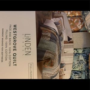 Queen size quilt and two shams